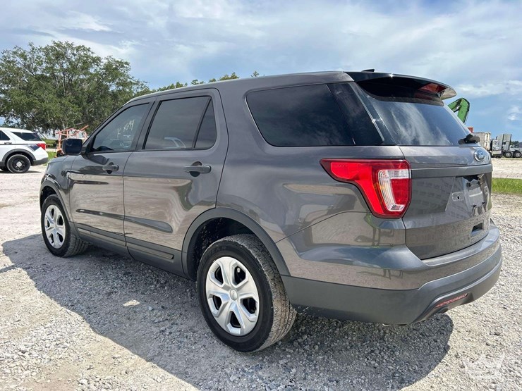2017-ford-explorer-image-4