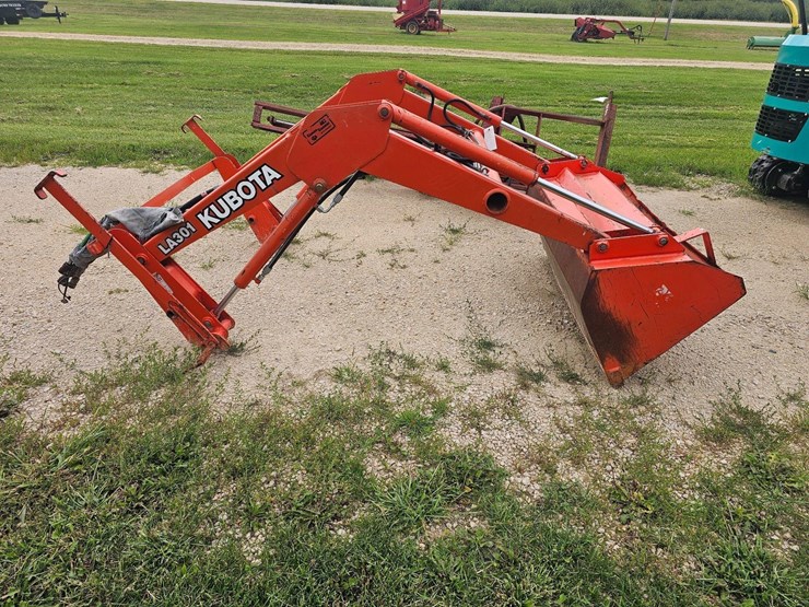 kubota-la301-loader-image-1