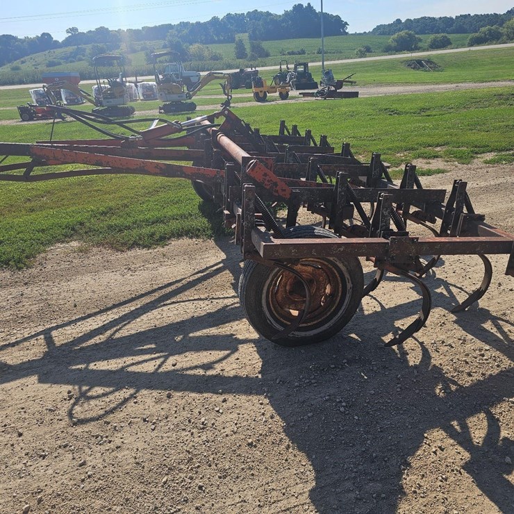 Case field cultivator