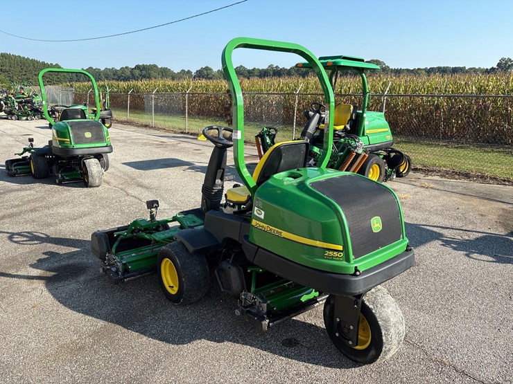 2022-john-deere-14-image-11