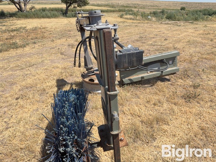 douglas-welding-&-machine-feed-bunk-sweeper-skid-steer-attachment-image-19