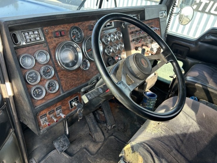 1999-kenworth-w900-image-23