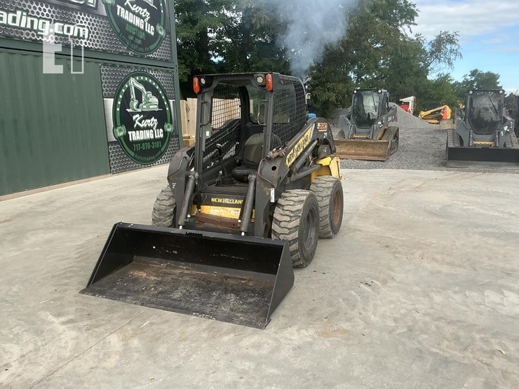 2015-new-holland-l220-image-8