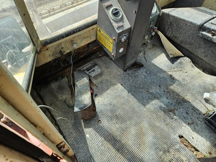 hesston-6450-image-32