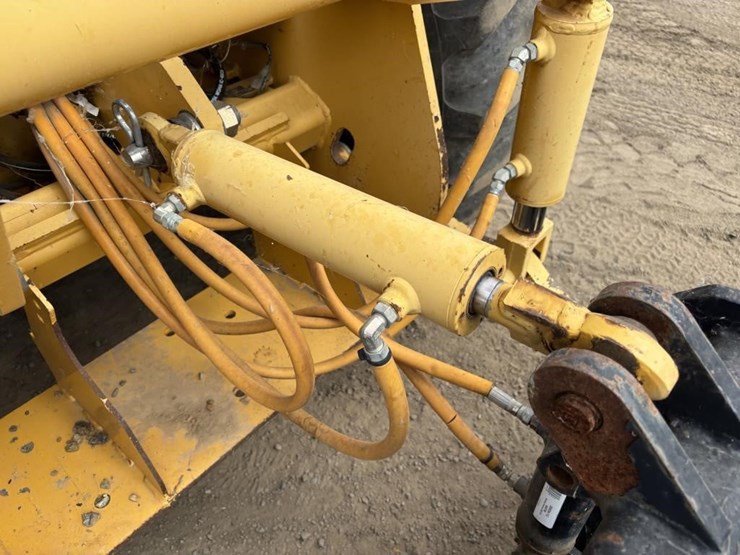 2013-deere-210k-ep-image-23