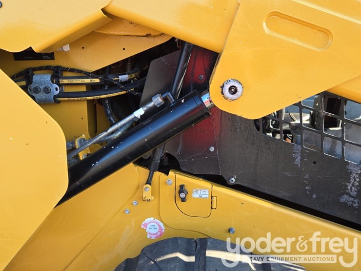 2023-caterpillar-289d3-image-18