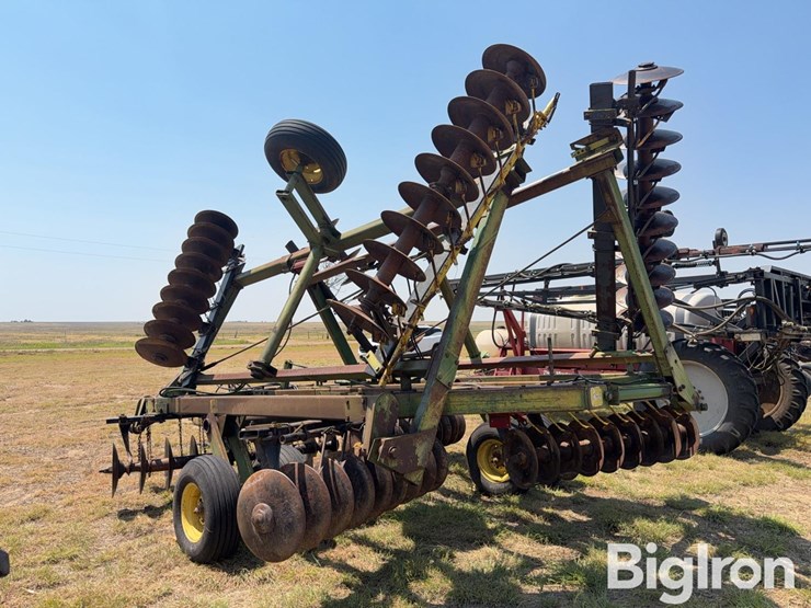 john-deere-330-image-7