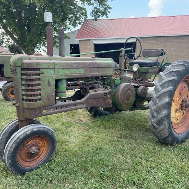 JOHN DEERE B