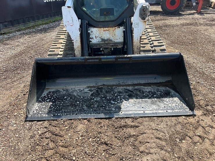 2015-bobcat-t770-image-11