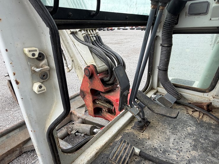 2007-takeuchi-tb135-image-14