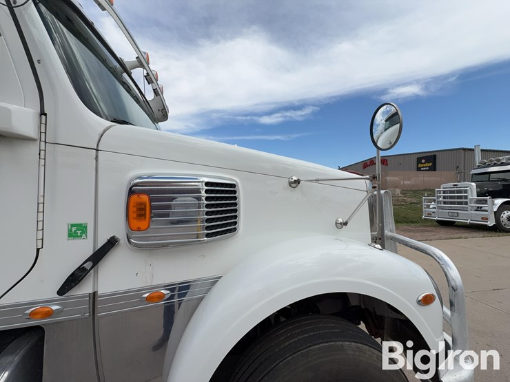 2012-freightliner-coronado-132-image-13
