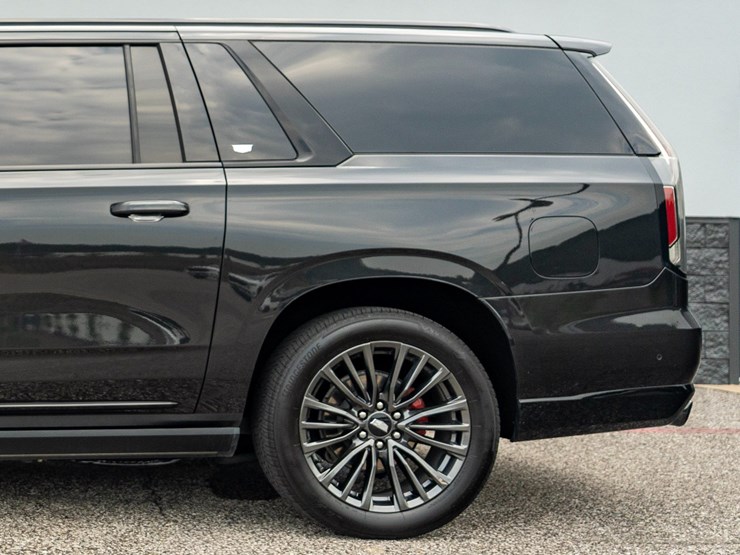 2024-cadillac-escalade-esv-image-19