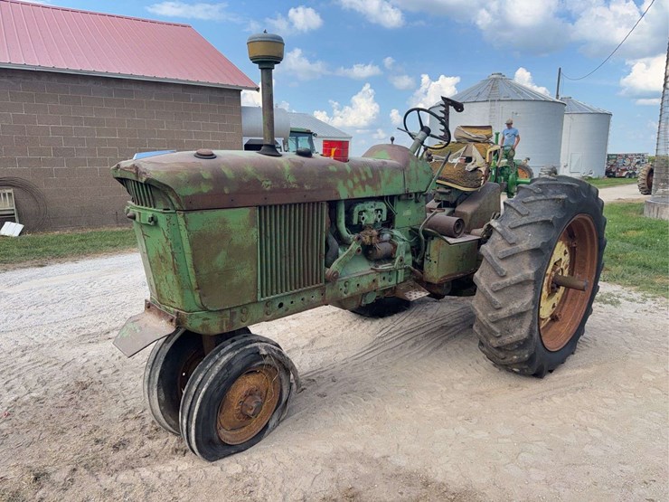 john-deere-3010-image-1