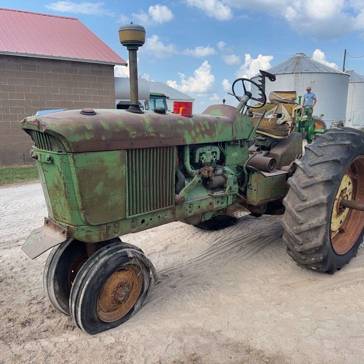 JOHN DEERE 3010