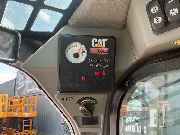 2015-caterpillar-259d-image-17