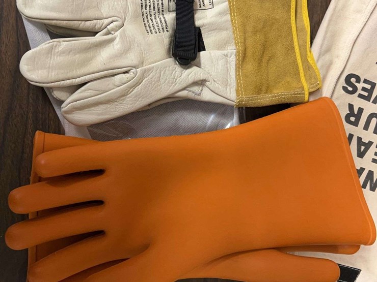 three-sets-of-arc-by-magid-insulated-lineman’s-gloves-image-2
