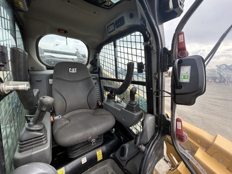 2023-caterpillar-299d3-xe-image-15