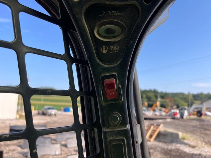 2014-bobcat-t750-image-19