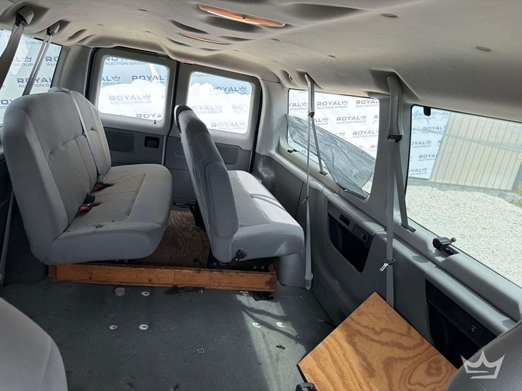 2009-ford-e150-image-13