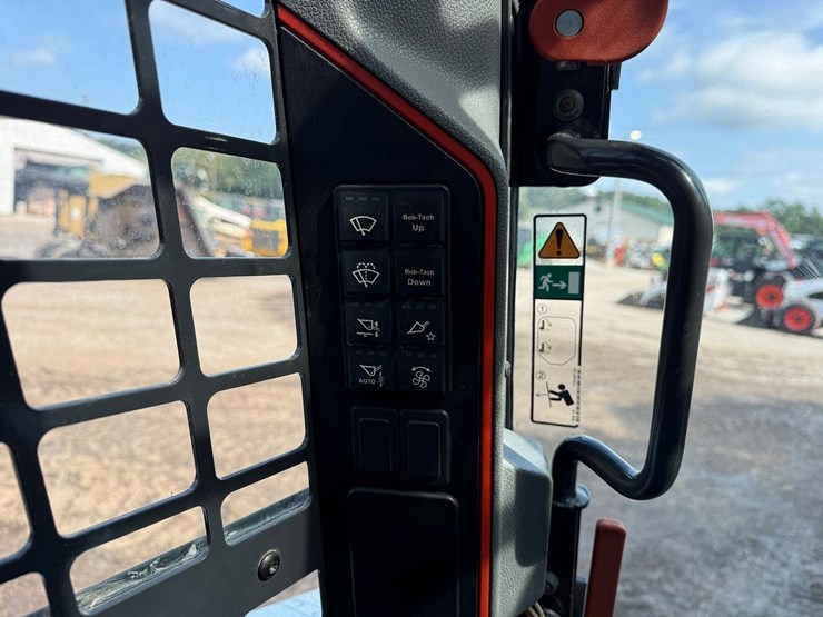 2020-bobcat-t76-image-26