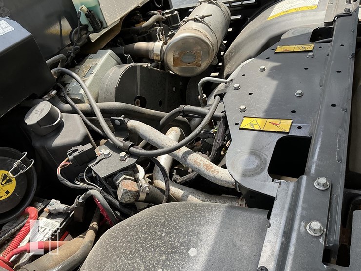 2022-bobcat-toolcat-uw56-image-18