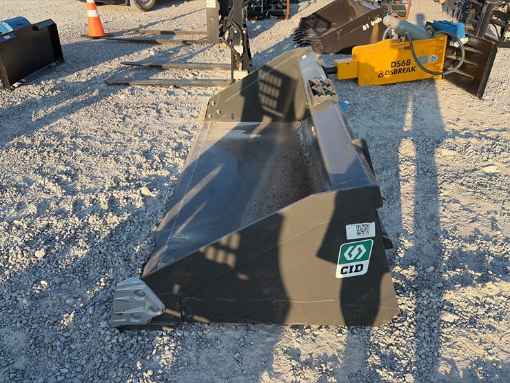 #52-•-cid-62”-track-loader-bucket-image-2