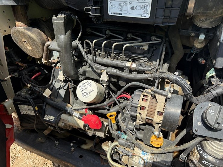 2020-bobcat-t595-image-15