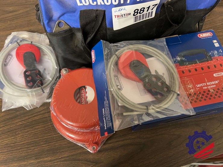 two-abus-lockout/tagout-kits-with-accessories-image-4