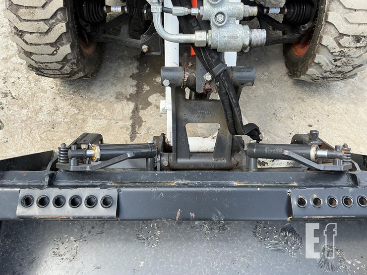 2022-bobcat-toolcat-uw56-image-10