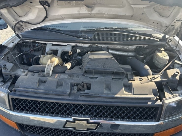 2016-chevrolet-express-paratransit-bus-image-34