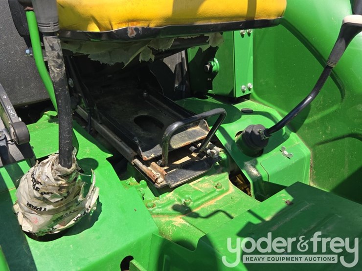 2016-john-deere-5055e-image-24