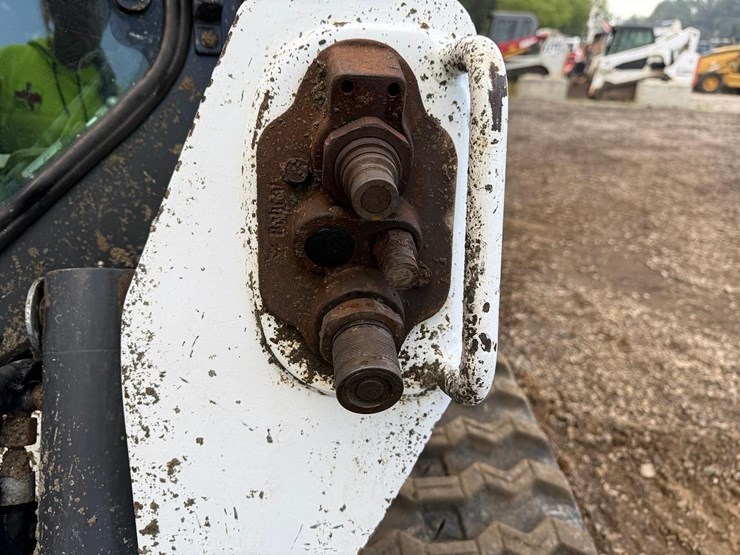 2020-bobcat-t595-image-11