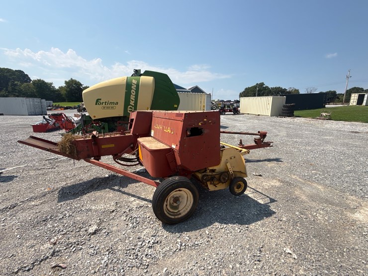 new-holland-565-image-4