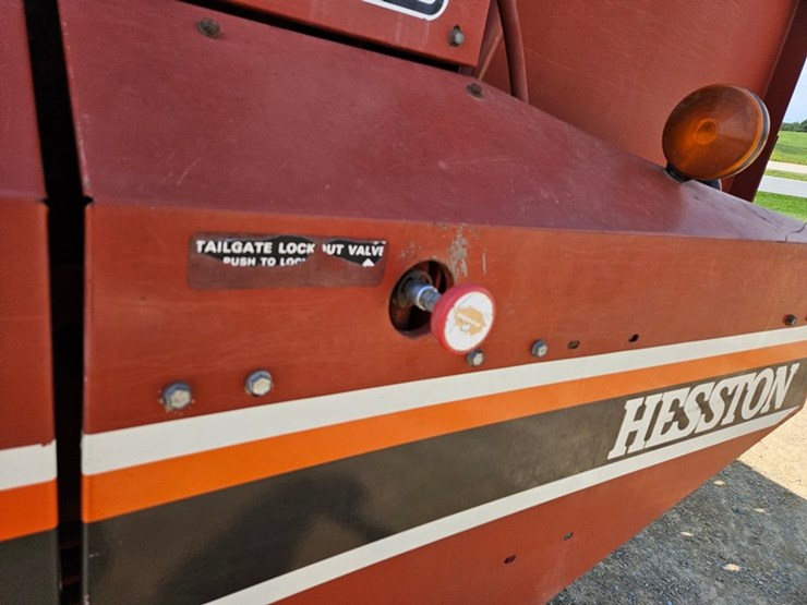 hesston-550-image-21