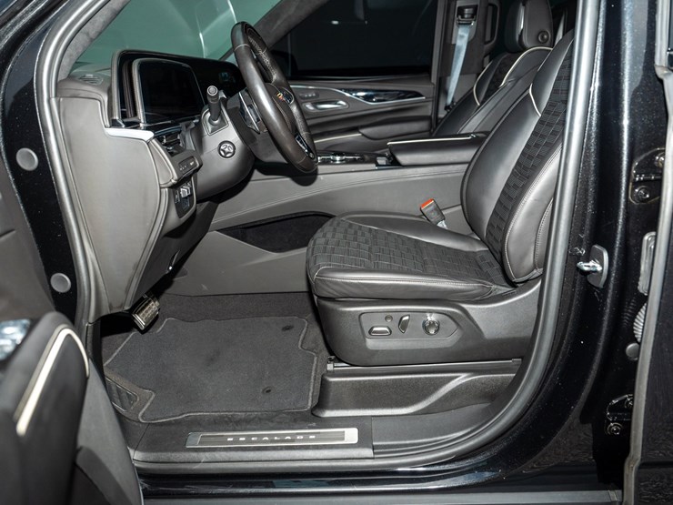 2024-cadillac-escalade-esv-image-40