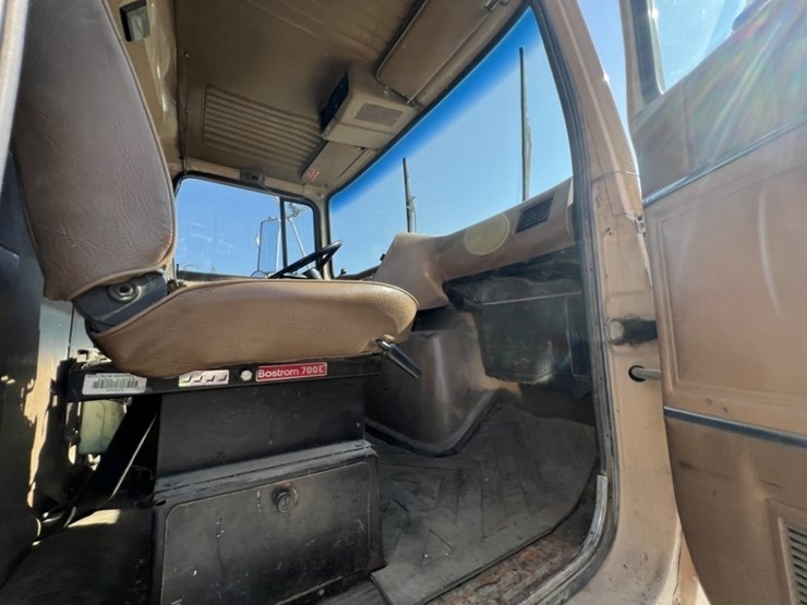 1991-ford-lt9000-image-14
