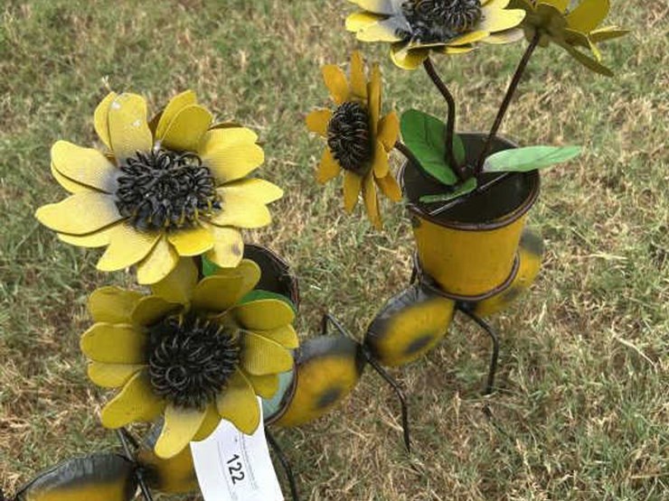 #122-•-metal-art---caterpillar-w/flower-arrangement-image-3