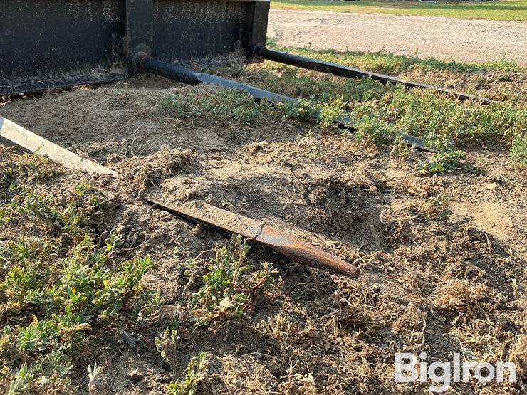 skid-steer-bale-spear-attachment-image-14