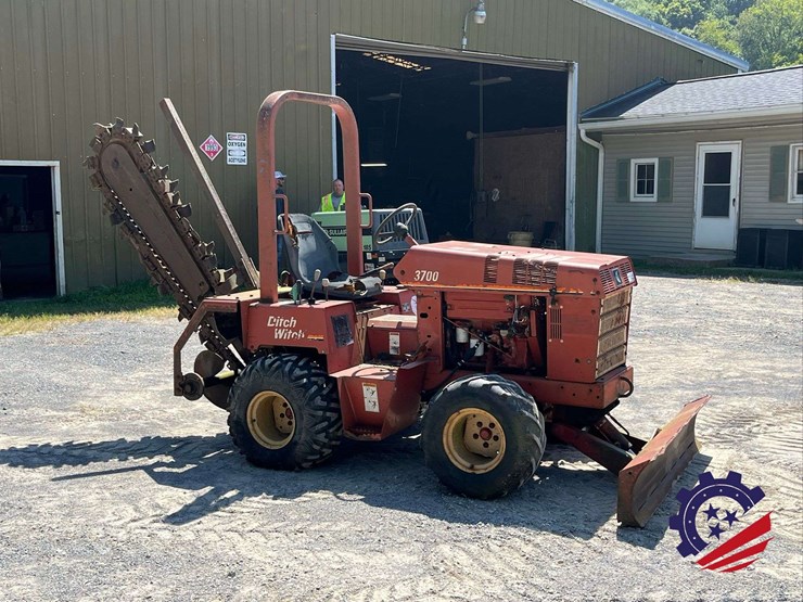 2001-ditch-witch-3700-image-4