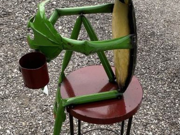 #150-•-metal-art---frog-sitting-on-stool-image-2