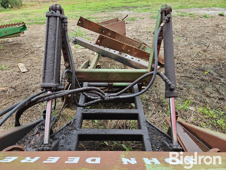 1980-john-deere-524-image-11