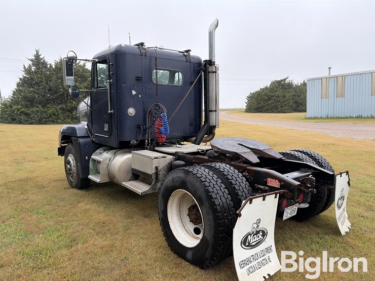 1992-freightliner-fld120-image-7
