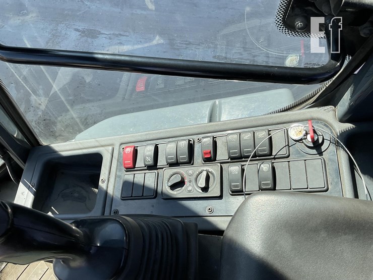 2020-deere-324l-image-13