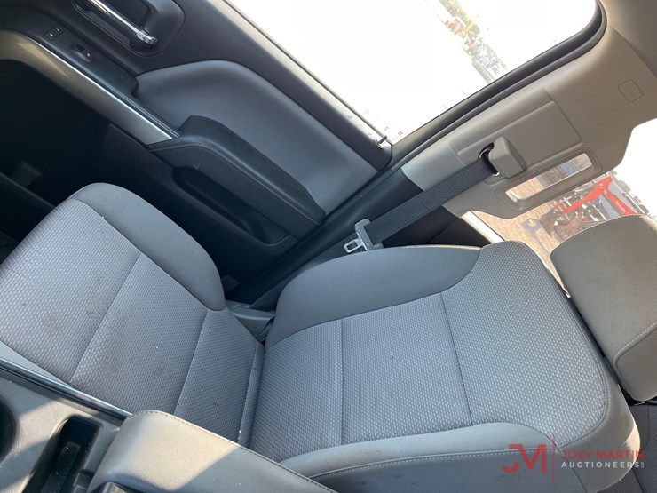 2018-chevrolet-2500-image-16