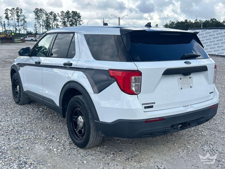 2020-ford-explorer-image-4