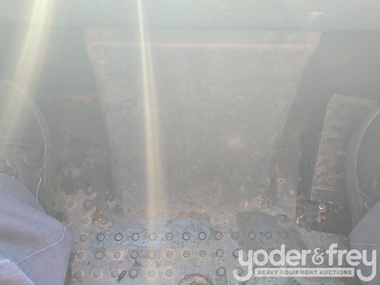 2019-deere-324g-image-25