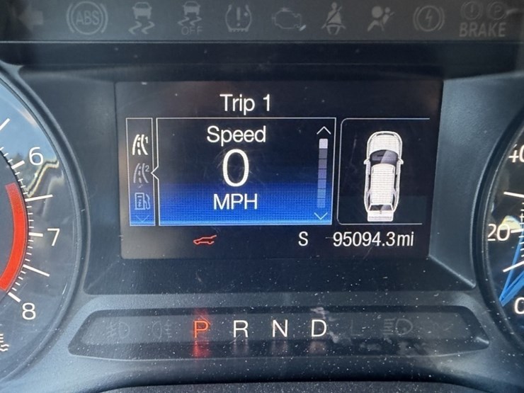 2016-ford-explorer-image-35
