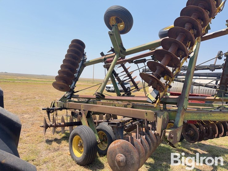 john-deere-330-image-8