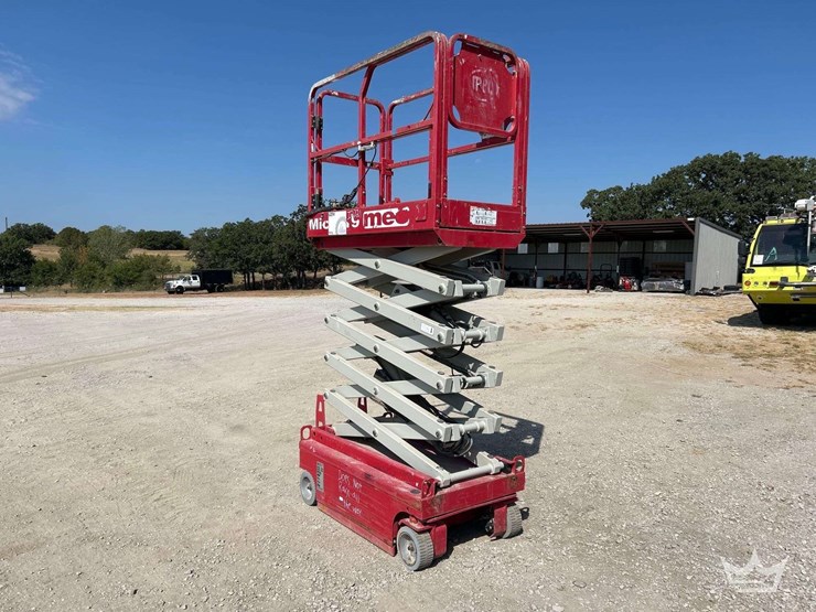 mec-scissor-lift-image-2