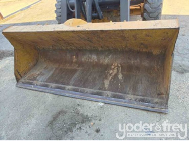 2022-deere-410l-image-11